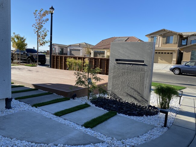 Front deck water feature - 2008 Gumbinger Pl