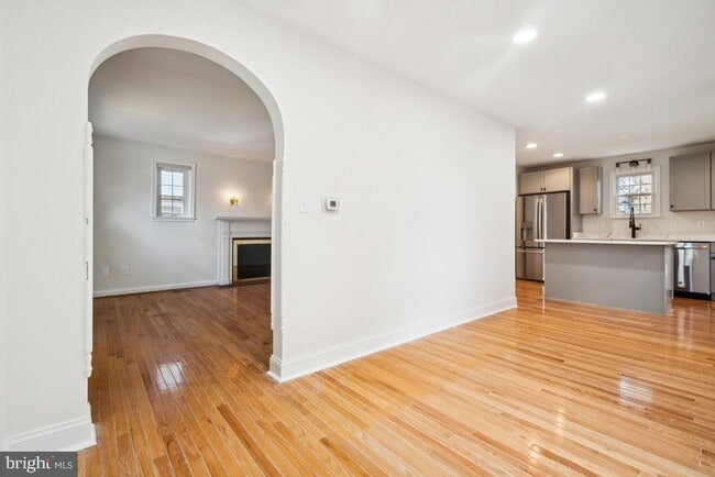 Photo - 7809 Oakdale Ave