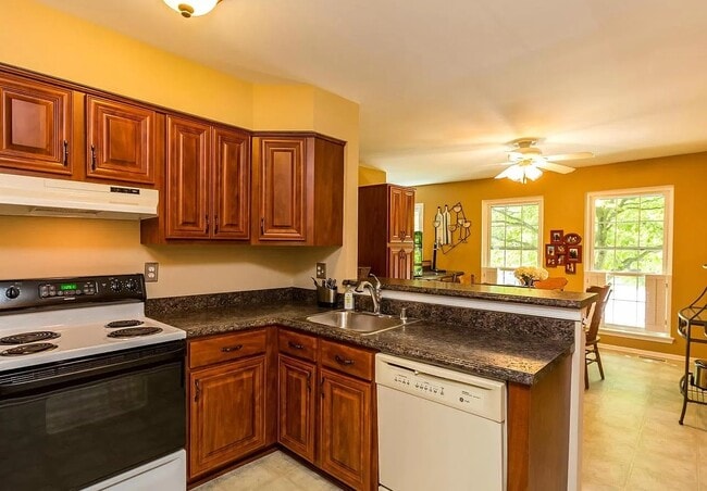 Photo - 8817 Stonebrook Ln