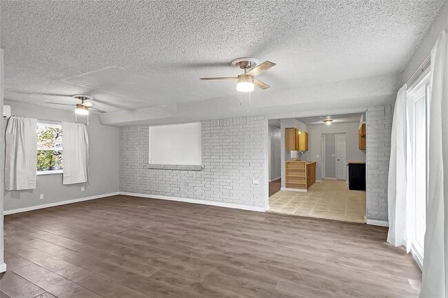 109 W Shadywood Dr