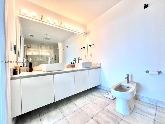 Photo - 601 NE 36th St
