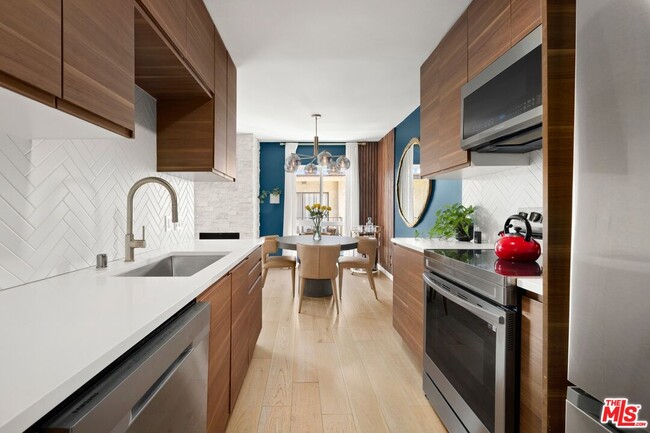 Photo - 7300 Franklin Ave Unidad 554