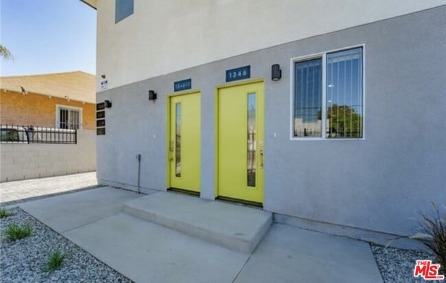1348 E Vernon Ave