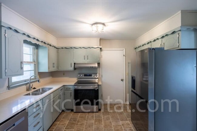 Photo - 9108 W 95th St