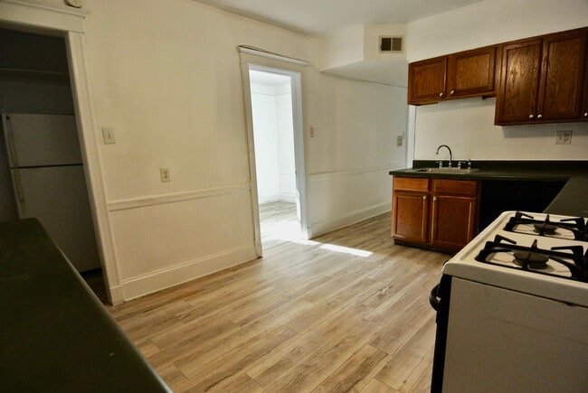 Building Photo - 3801 N Lakewood Ave #Gdn Unit 3801 Lakewood #gdn