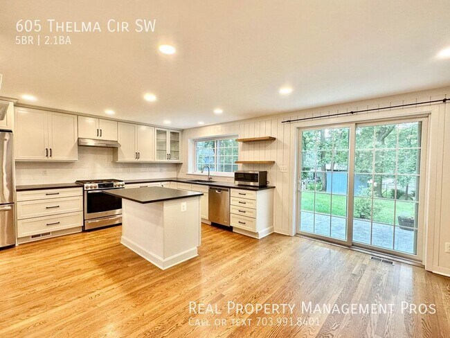 Photo - Stunning Downtown Vienna Split Level- Walk...