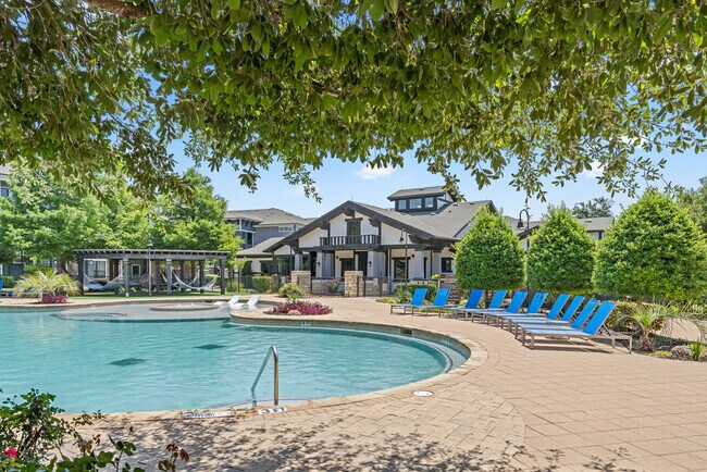 The Oaks at Techridge apartments — community photo