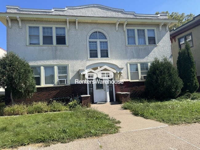 Photo - 3925 Chicago Ave