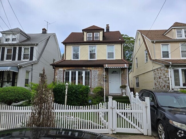 Building Photo - 111-10 204th St Rental