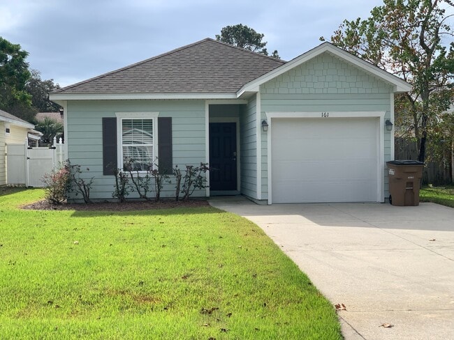 Photo - 161 Escanaba Ave