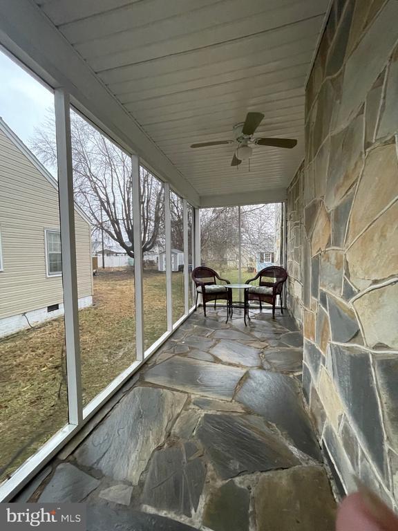 Photo - 420 Woodford St