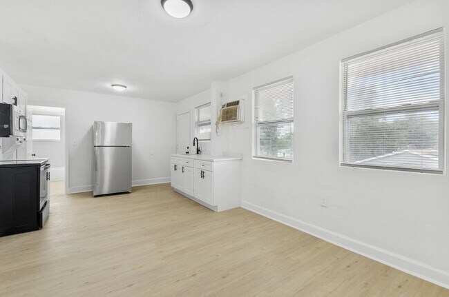 Photo - 1761 19th St S