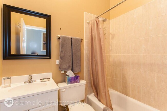 Photo - 3 bedroom in Chicago IL 60612 Unit 1