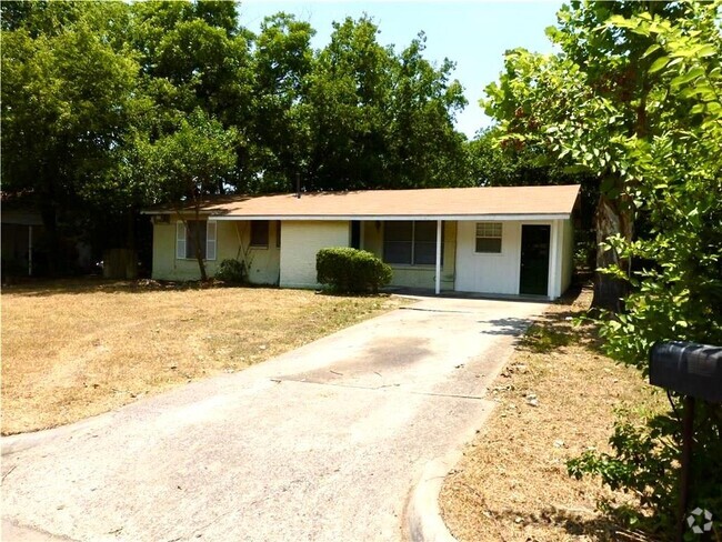 Building Photo - 4900 Blueberry Trail Rental