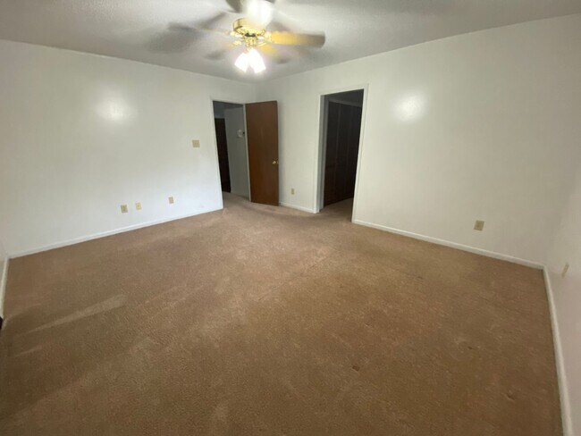 Photo - 612 Independence Dr