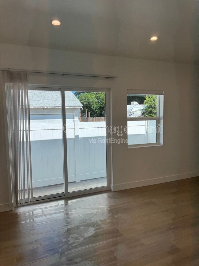 Photo - 19229 Friar St