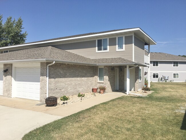 Photo - 261-267 Meadowside Dr House