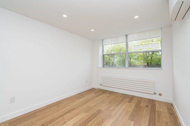 457 Marlee Ave Unit 205