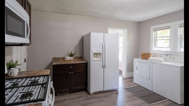 Photo - 857 Clancy Ave NE