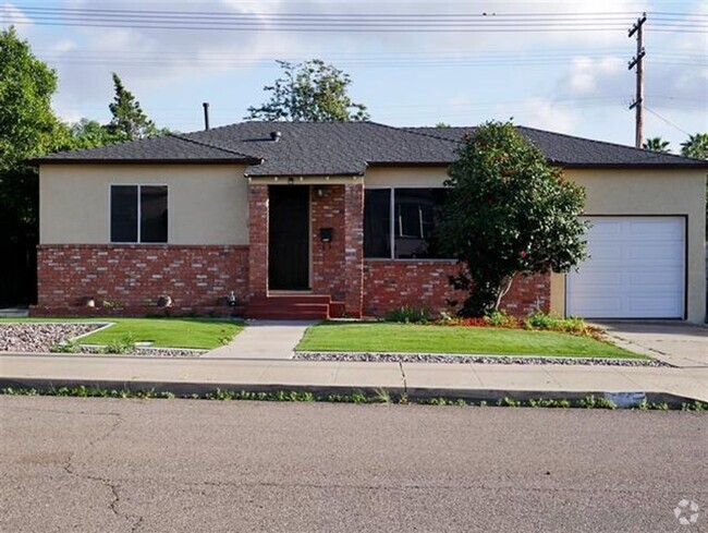 Building Photo - El Cajon Classic 2 bedroom 1 bath updated ... Rental