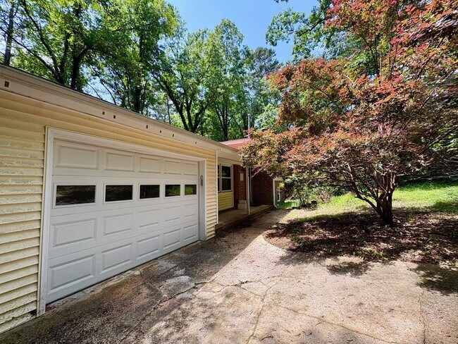 Nestled in Colonial Heights Neighborhood C... - Nestled in Colonial Heights Neighborhood C... Casa