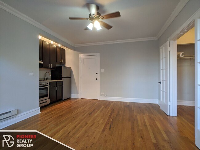 Photo - 4737 N Hermitage Ave