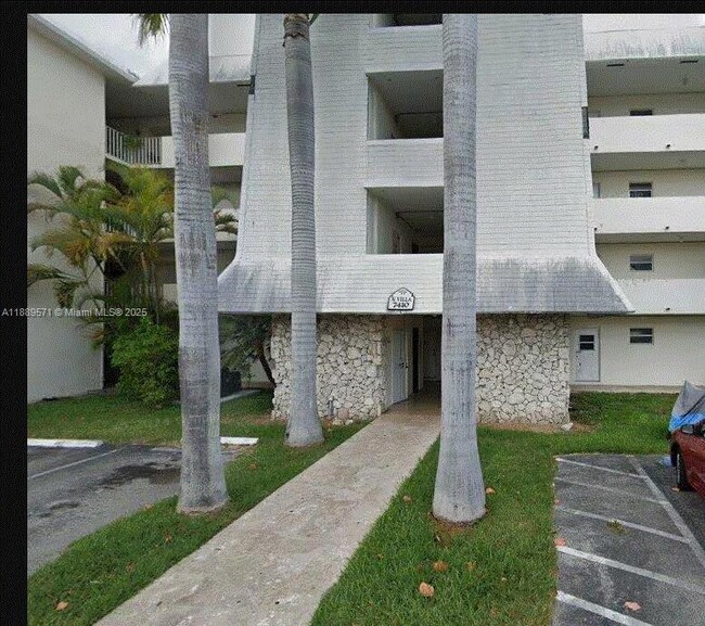 Building Photo - 7410 SW 82nd St Unit K206