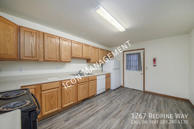 Photo - 1267 Redpine Way