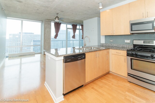 Photo - 611 S Wells St