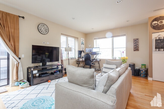 Building Photo - 648 W 16th St Unit 1 Rental