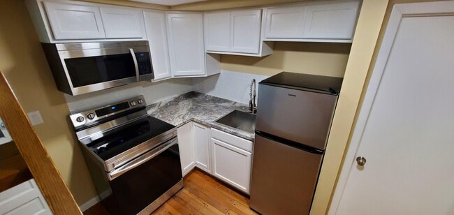 Photo - 11 Park Circle Rd Unit Private In-law Suite Apartment Rental