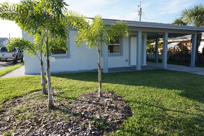 Building Photo - 957 Lewis Dr