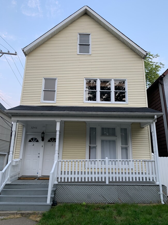Building Photo - 3246 N Ravenswood Ave Unit 2