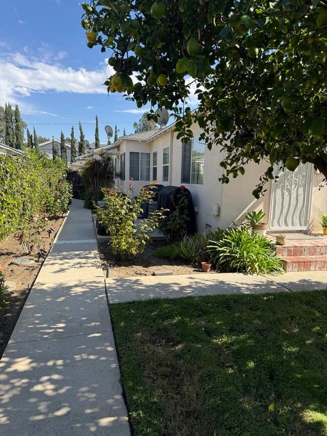 Photo - 5618 Riverton Ave Unit Center