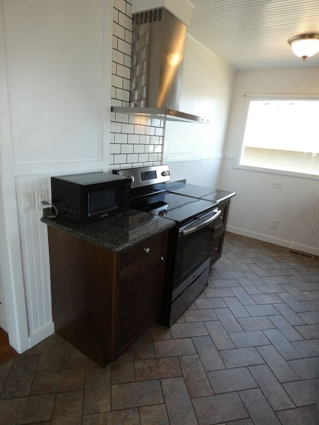 Photo - 411 E 11th St