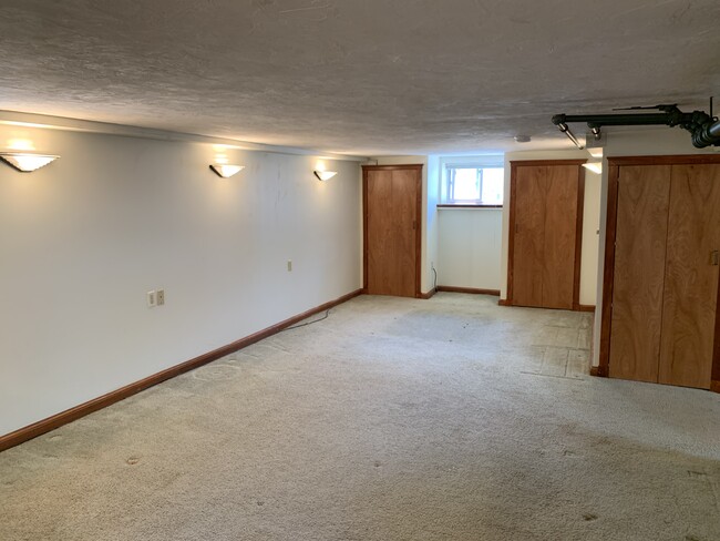 Building Photo - 145 Nichols Ave Unit B