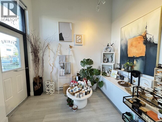 Photo - 2180 Kelly Ave