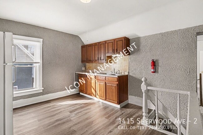 Photo - 1415 Sherwood Ave