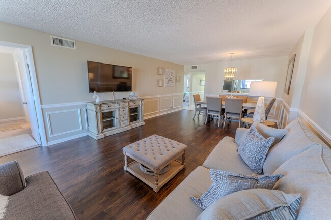 Photo - 4725 Lucerne Lakes Blvd E Unidad 203