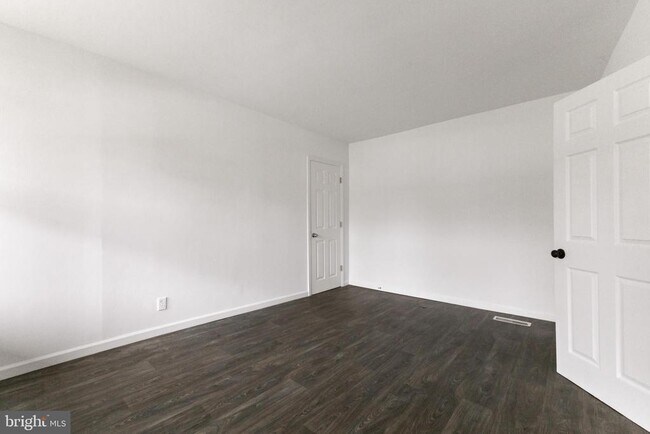 Photo - 211 Broad St