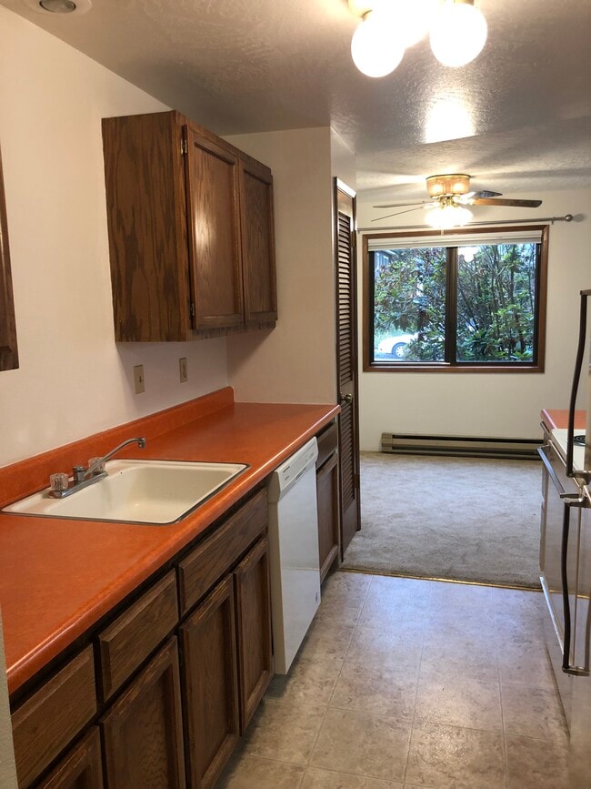 Kitchen - 5902-5920 SE Milwaukie Ave Unit 5908
