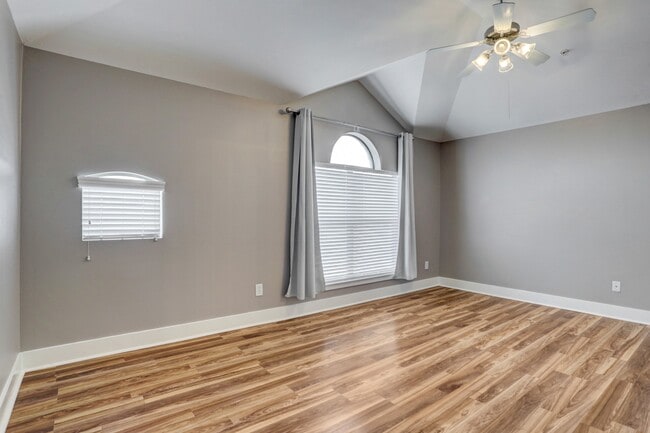 Building Photo - 7650 Springhill St Unit 304