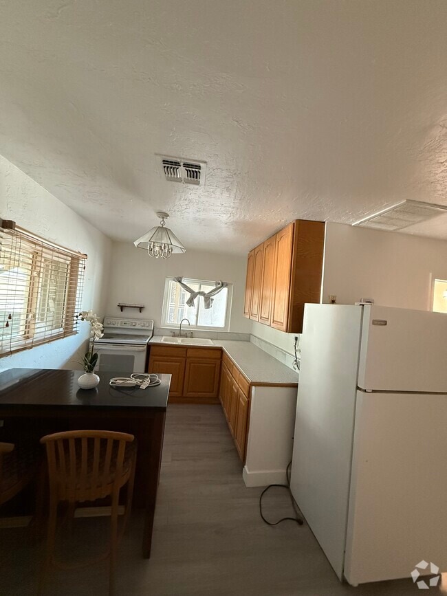 Building Photo - 2443 E Earll Dr Rental