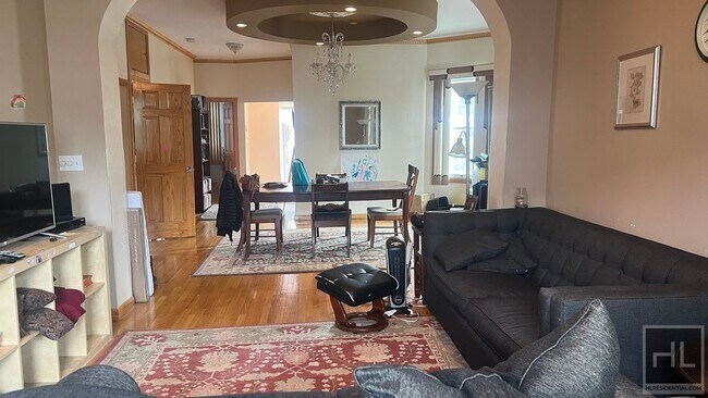 Photo - 619 E 7th St Unidad 2