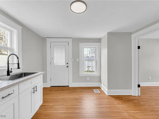 Photo - 1244 W 69th St