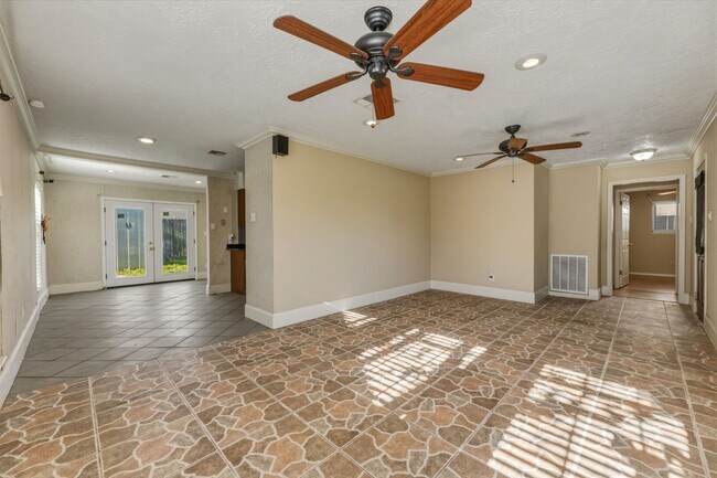 Photo - 5211 Court Rd