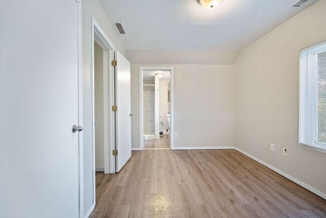 Photo - 2116 College St Unit 2118 (Upper )