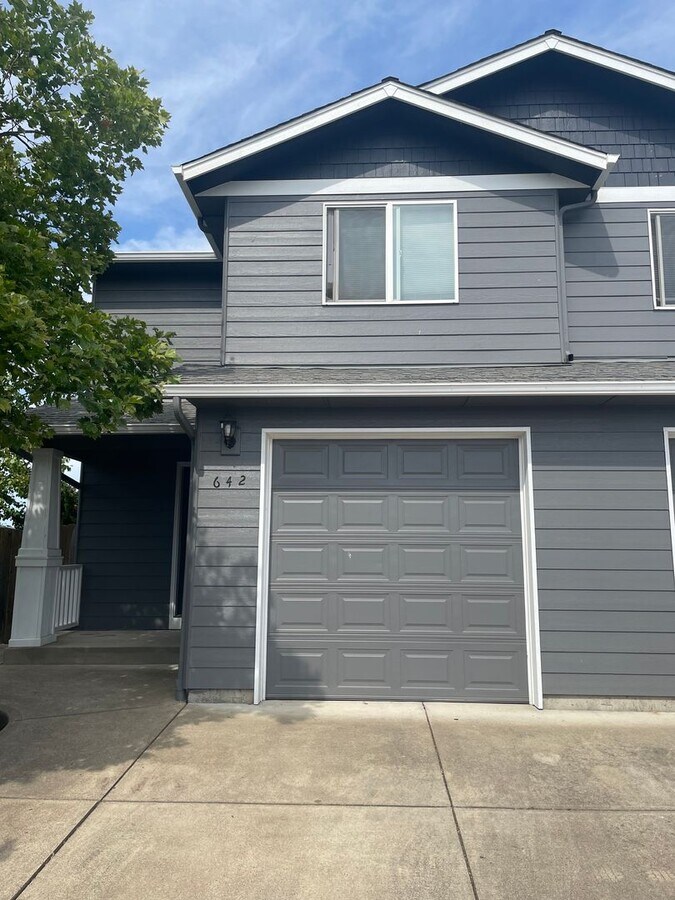 640-642 Broad St Monmouth, OR 97351 - 640-642 Broad St Monmouth, OR 97351 Apartment Unit 642