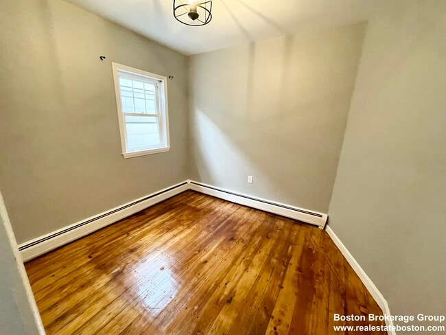 Photo - 31 Falcon St Unit 2