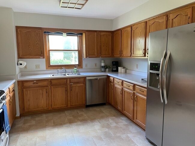 Photo - 4202 Lake St